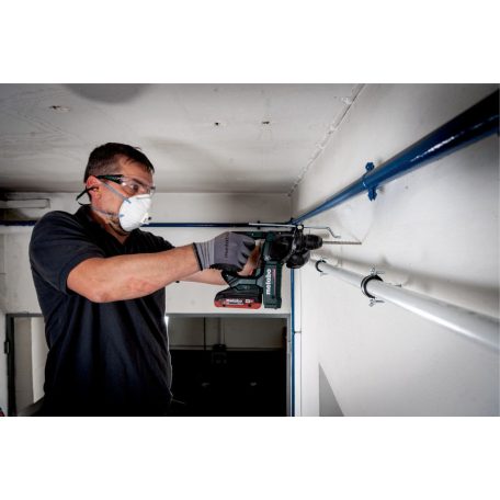 BH 18 LTX BL 16 Akkus kalapács, BH 18 LTX BL 16, Fúrókalapács 2 funkcióval: kalapácsfúrás és fúrás, Nagyon könnyű, kompakt akkus kalapács szénkefe nélküli (BL) motorral a fáradtságmentes fúráshoz minden munkavégzési pozícióban