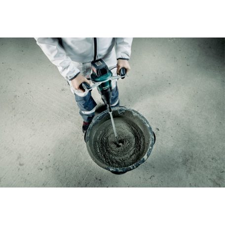 RW 18 LTX 120 Akkus keverőgép, RW 18 LTX 120, Robusztus markolati keretek fémből a rongálódások elleni védelem érdekében, Akkus keverőgép az erőteljes keveréshez az építkezésen