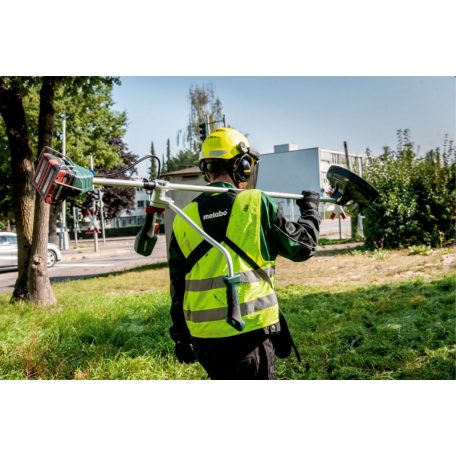 FSB 36-18 LTX BL 40 Akkus fűkasza, FSB 36-18 LTX BL 40, A damil egyszerű utánállítása a tekercsfejre való rövid ákattintással munkavégzés közben, Halk akkus fűkasza állítható kétkezes markolattal a kényelmes munkavégzédhez nagyobb területeken