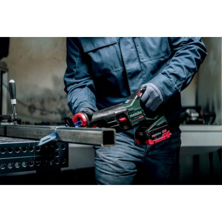 SSEP 18 LT BL Akkus kardfűrész, SSEP 18 LT BL, Vario (V) elektronika az anyaghoz illő löketszámmal való munkavégzéshez, Nagy teljesítményű akkus kardfűrész hajlított puha markolattal a kényelmes munkavégzés érdekében