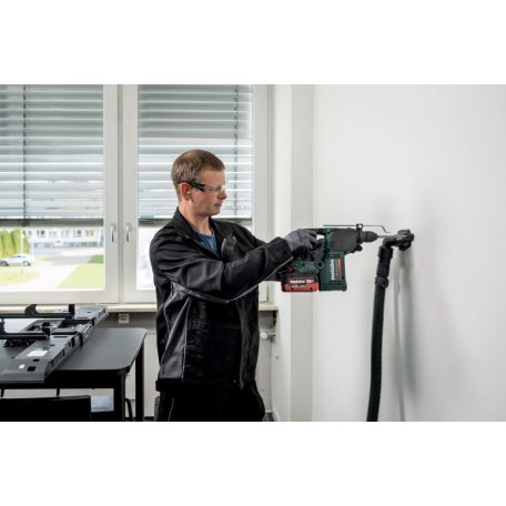 KH 18 LTX BL 24 Akkus kalapács, KH 18 LTX BL 24, Kombikalapács 3 funkcióval: kalapácsfúrás, ütés nélküli fúrás és vésés, Nagyon könnyű, kompakt akkus kalapács szénkefe nélküli (BL) motorral a fáradtságmentes fúráshoz minden munkavégzési pozícióban