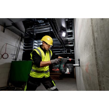 KH 18 LTX BL 24 Q Akkus kalapács, KH 18 LTX BL 24 Q, Pormentes fúrás kompakt porelszívással - ISA 24 (tartozék), Rendkívül könnyű és könnyen kezelhető akkus kalapács beépített elszívó csatalkozó ponttal