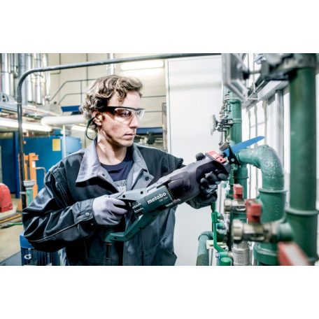 SSE 1100 Kardfűrész, SSE 1100, Metabo Quick a szerszám nélküli fűrészlapcseréhez, Karcsú gép puha felületű fogantyúval, ami minden munkahelyzetben lehetővé teszi a kényelmes fűrészelést