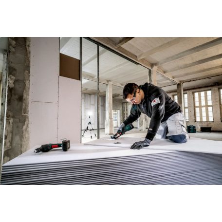 MT 18 LTX Akkus multi szerszám, MT 18 LTX, Szerszámbefogó az OIS-, Starlock- és egyéb tartozékok maximális kompatibilitása érdekében, Oszcilláló akkus multifunkciós szerszám, egy hálózati készülékkel összehasonlítható nagy teljesítménnyel