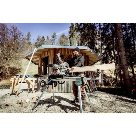 KGS 18 LTX BL 305 Akkus fejezőfűrész, KGS 18 LTX BL 305, Akár 120 vágás 100 x 100 mm-es puhafán akkutöltésenként (LiHD 10 Ah), A legnagyobb akkus fejező- és gérvágó fűrész a mobil M-osztályban - könnyű, precíz, felhasználóbarát