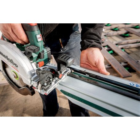 KS 18 LTX 66 BL Set Akkus kézi körfűrész, KS 18 LTX 66 BL Set, Gyors, pontos fejező vágások egy Metabo KFS fejezősínre való egyszerű rácsatolással, Nagy húzóerejű, könnyű akkus kézi körfűrész az építkezésen való univerzális alkalmazáshoz